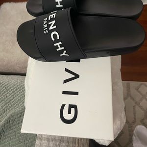 Givenchy Paris Black Rubber Logo Pool Slide
Sandals,